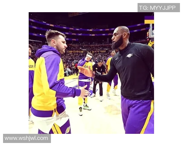 湖人对阵热火的比赛中为何双方选择放弃进攻策略解析 湖人对阵热火的比赛中为何双方选择放弃进攻策略解析